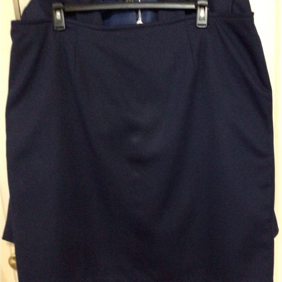 Navy blue women’s suit - Picture 5 of 6